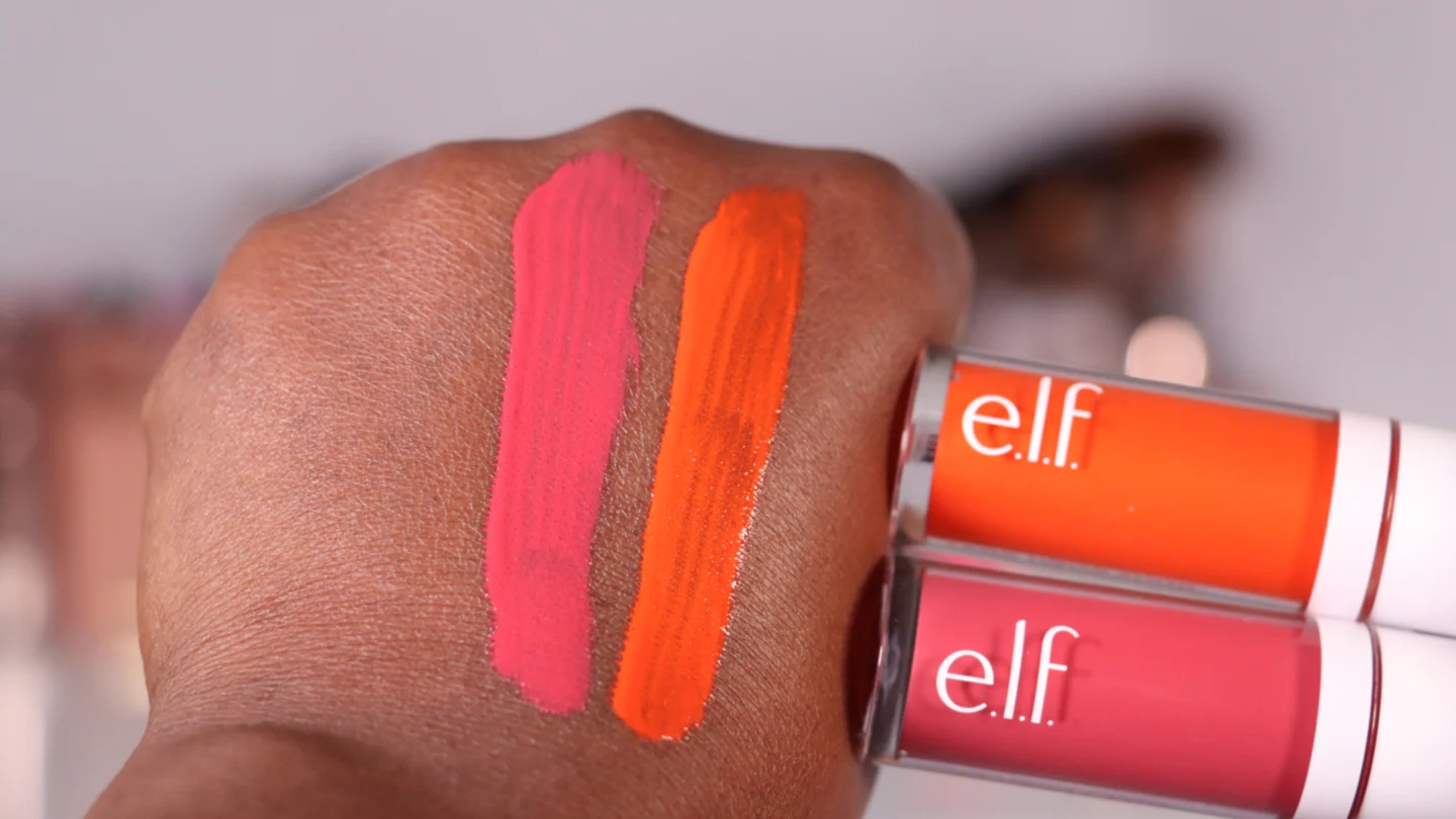 Elf Camo Liquid Blush, this post shows the upclose swatches of the shade Gorg Orange and Berry Well
