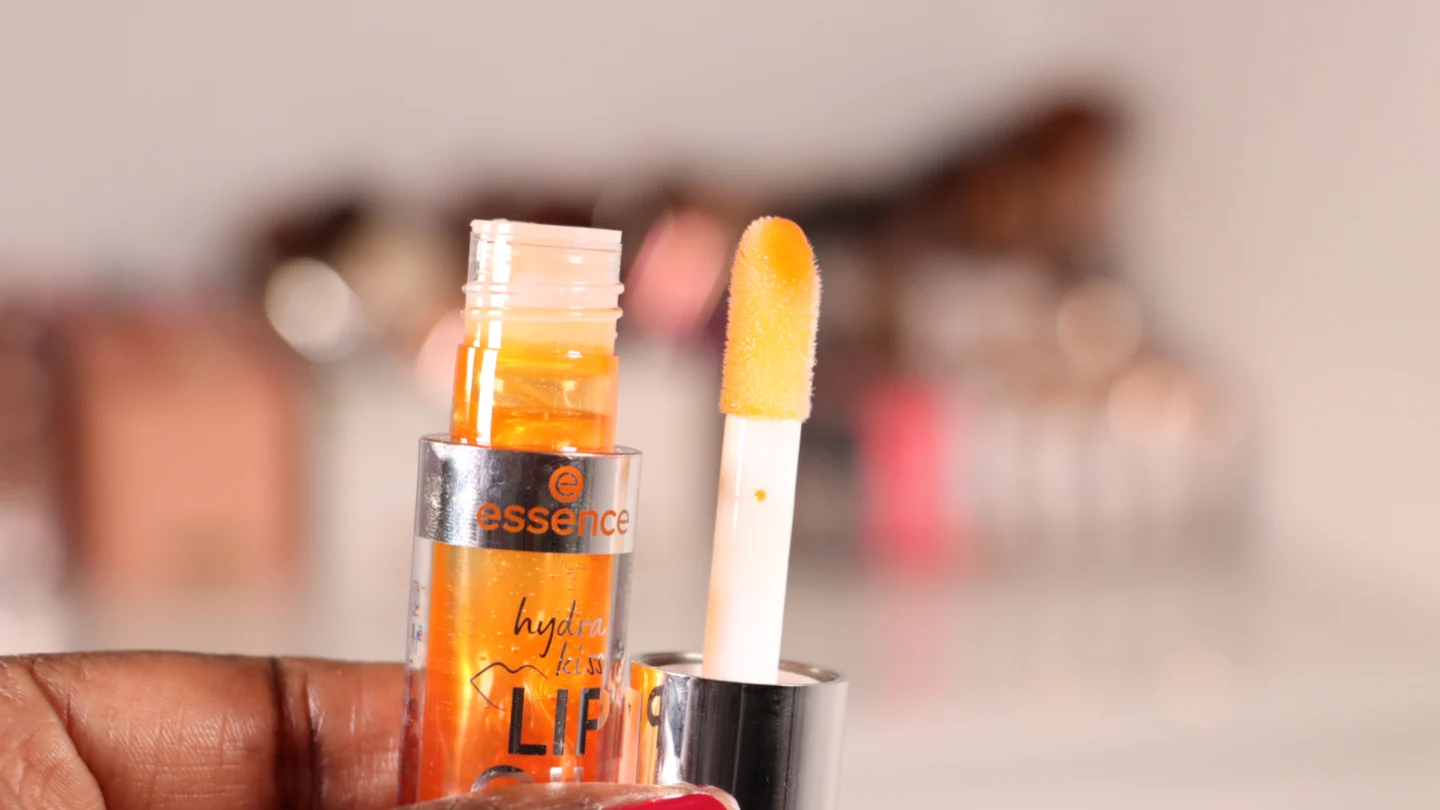 This shows Essence Cosmetics Hydra Kiss Lip Oil 02 honey honey