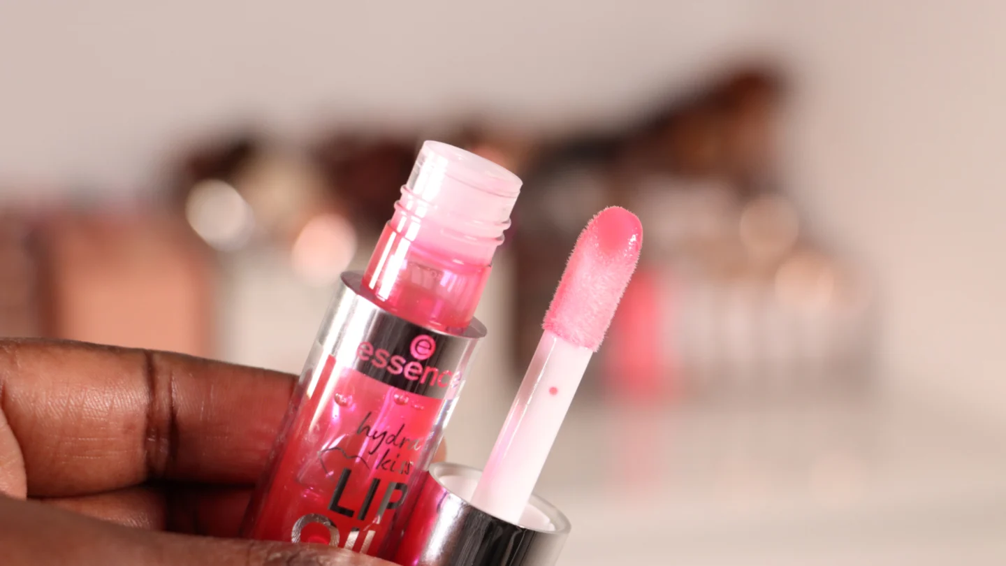 Essence Hydra Kiss Lip Oil: Wallet-Friendly Lip Nourishment