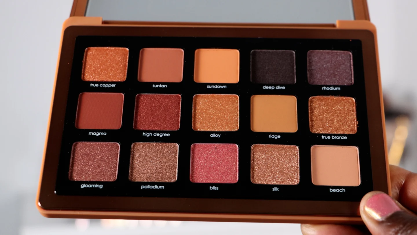 This picture shows all 15 shades of the Natasha Denona Bronze Palette up close.