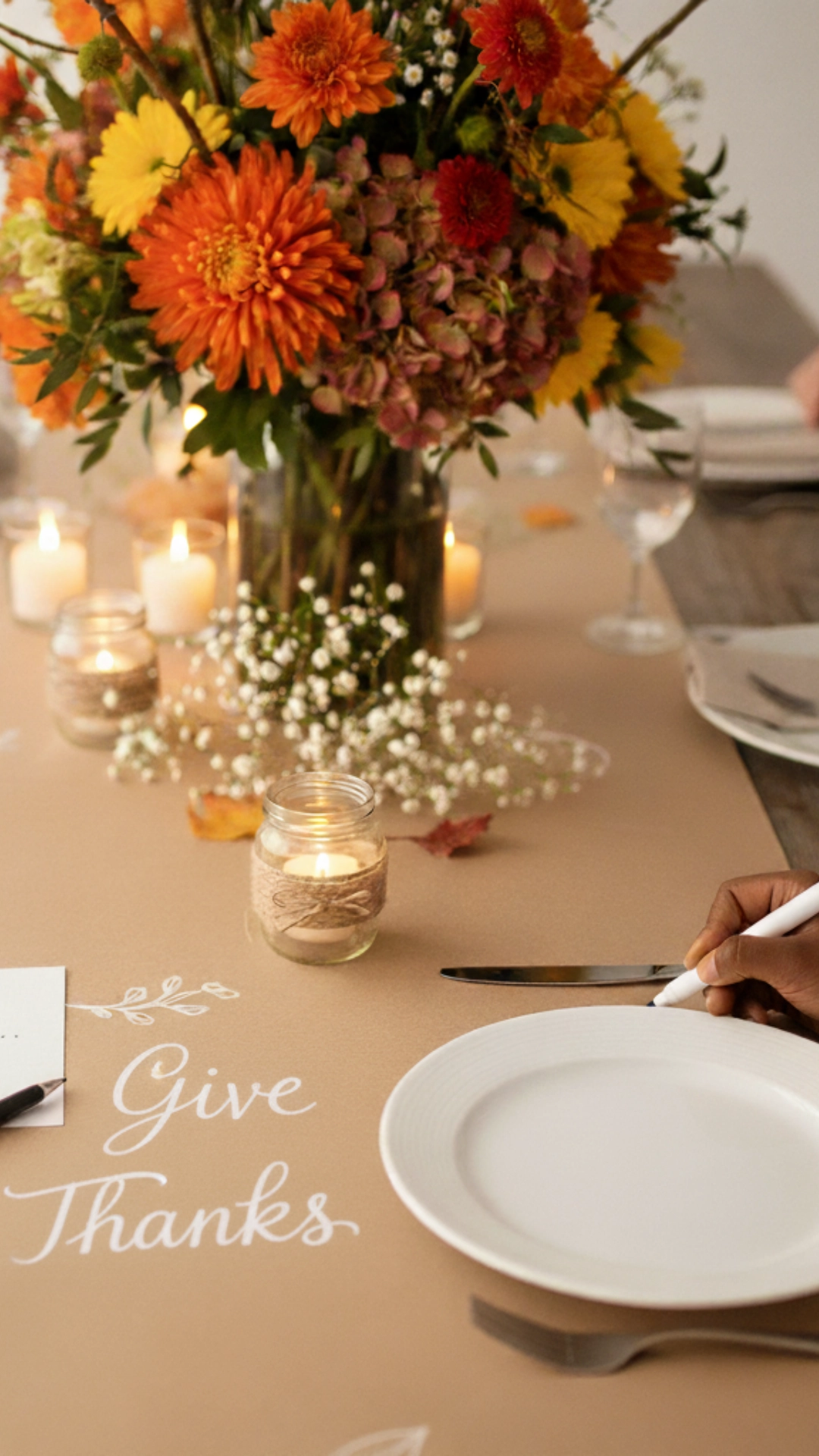 12 Shocking Thanksgiving Table Decor Ideas You Need 7 A personal Thanksgiving table setting with a 'thankful' card